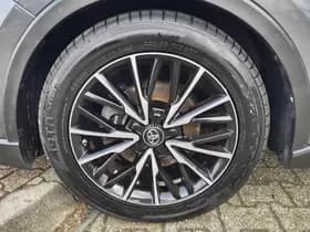 Toyota C-HR thumbnail 40