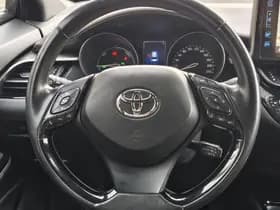 Toyota C-HR thumbnail 9