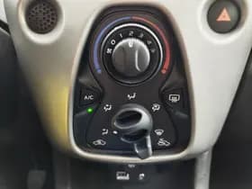 Toyota Aygo thumbnail 18