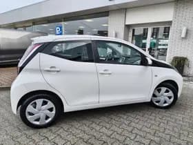 Toyota Aygo thumbnail 5