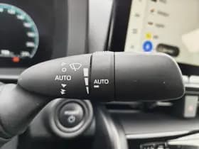 Toyota C-HR thumbnail 12