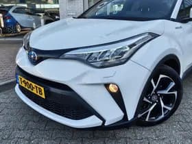 Toyota C-HR thumbnail 2