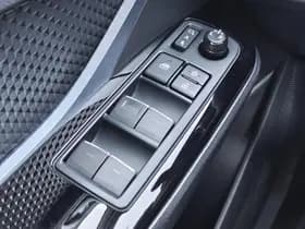 Toyota C-HR thumbnail 25