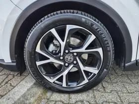 Toyota C-HR thumbnail 42
