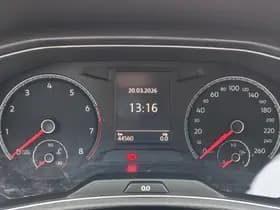 Volkswagen T-Roc thumbnail 11