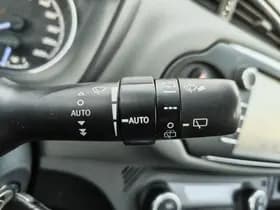 Toyota Yaris thumbnail 12