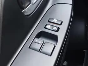 Toyota Yaris thumbnail 22