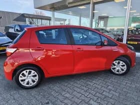 Toyota Yaris thumbnail 4