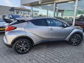 Toyota C-HR thumbnail 5
