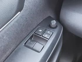 Toyota Yaris thumbnail 21