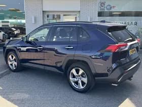 Toyota RAV4 thumbnail 3