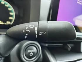 Toyota C-HR thumbnail 12