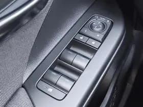Toyota C-HR thumbnail 23