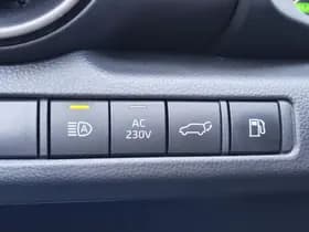 Toyota C-HR thumbnail 24