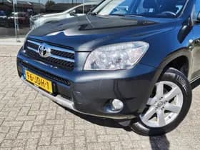 Toyota RAV4 thumbnail 2