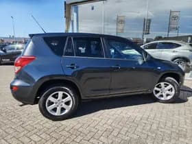 Toyota RAV4 thumbnail 5
