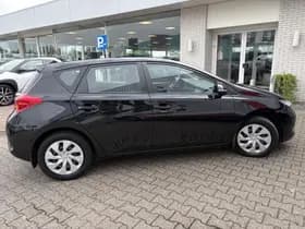 Toyota Auris thumbnail 5
