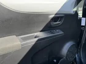 Toyota Yaris thumbnail 10