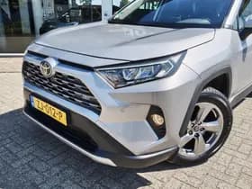 Toyota RAV4 thumbnail 2
