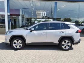 Toyota RAV4 thumbnail 3