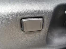 Toyota C-HR thumbnail 31