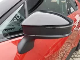 Toyota C-HR thumbnail 40
