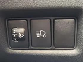 Toyota C-HR thumbnail 24