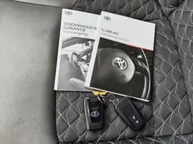 Toyota C-HR thumbnail 42
