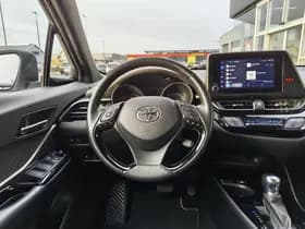 Toyota C-HR thumbnail 8