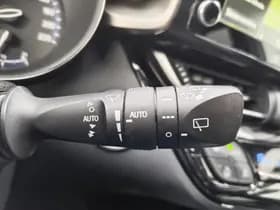 Toyota C-HR thumbnail 12