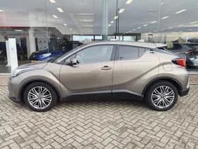 Toyota C-HR thumbnail 3