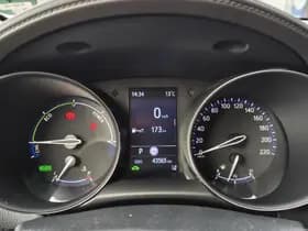 Toyota C-HR thumbnail 10