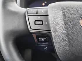 Toyota C-HR thumbnail 10
