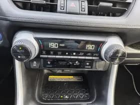 Toyota RAV4 thumbnail 17