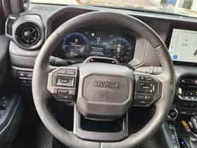 Toyota Land Cruiser thumbnail 11