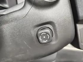 Toyota Land Cruiser thumbnail 10