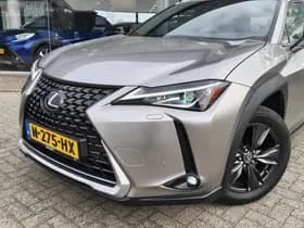 Lexus UX thumbnail 2