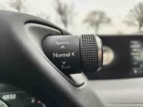 Lexus UX thumbnail 13