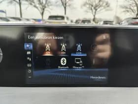 Lexus UX thumbnail 16