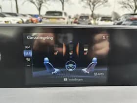 Lexus UX thumbnail 18