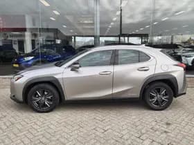 Lexus UX thumbnail 3