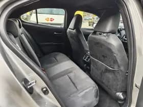 Lexus UX thumbnail 30