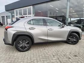 Lexus UX thumbnail 4