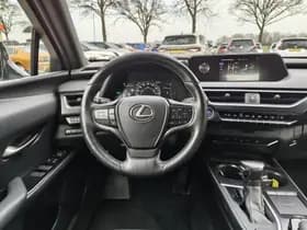 Lexus UX thumbnail 8