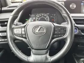 Lexus UX thumbnail 9