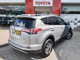 Toyota RAV4 thumbnail 4