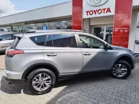 Toyota RAV4 thumbnail 5