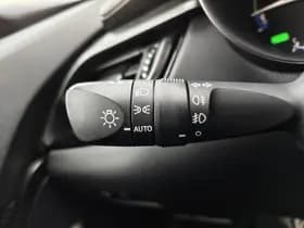 Toyota C-HR thumbnail 11