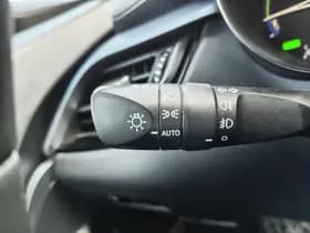 Toyota C-HR thumbnail 12