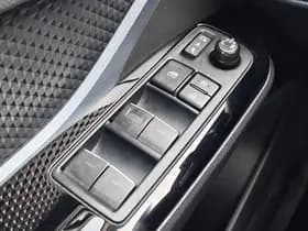 Toyota C-HR thumbnail 24